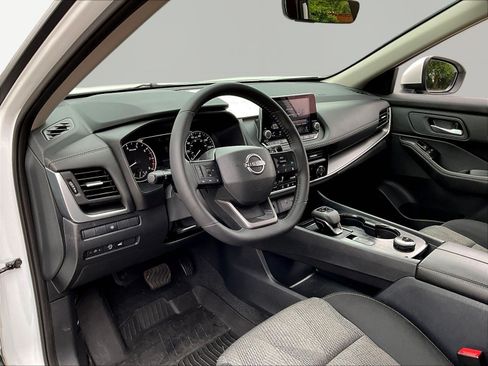 Certified 2026 Nissan Rogue SV AWD/4WD image 17