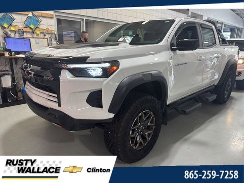Used 2024 Chevrolet Colorado ZR2 w/ Technology Package AWD/4WD image 1
