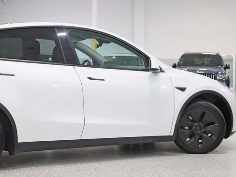 Used 2023 Tesla Model Y Long Range image 11