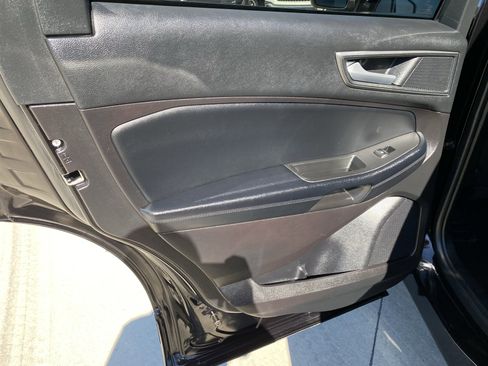 Used 2022 Ford Edge SE w/ Black Appearance Package image 11