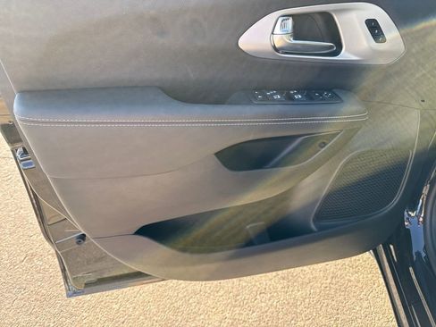 New 2026 Chrysler Pacifica Limited w/ S Appearance Package image 11