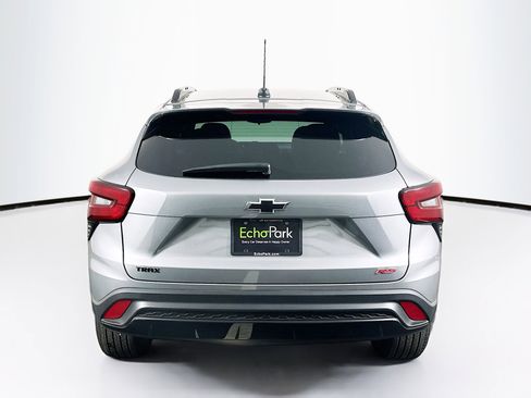 Used 2025 Chevrolet Trax RS FWD image 7