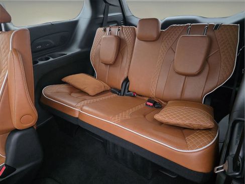 Used 2024 Chrysler Pacifica Pinnacle w/ Trailer Tow Group image 25