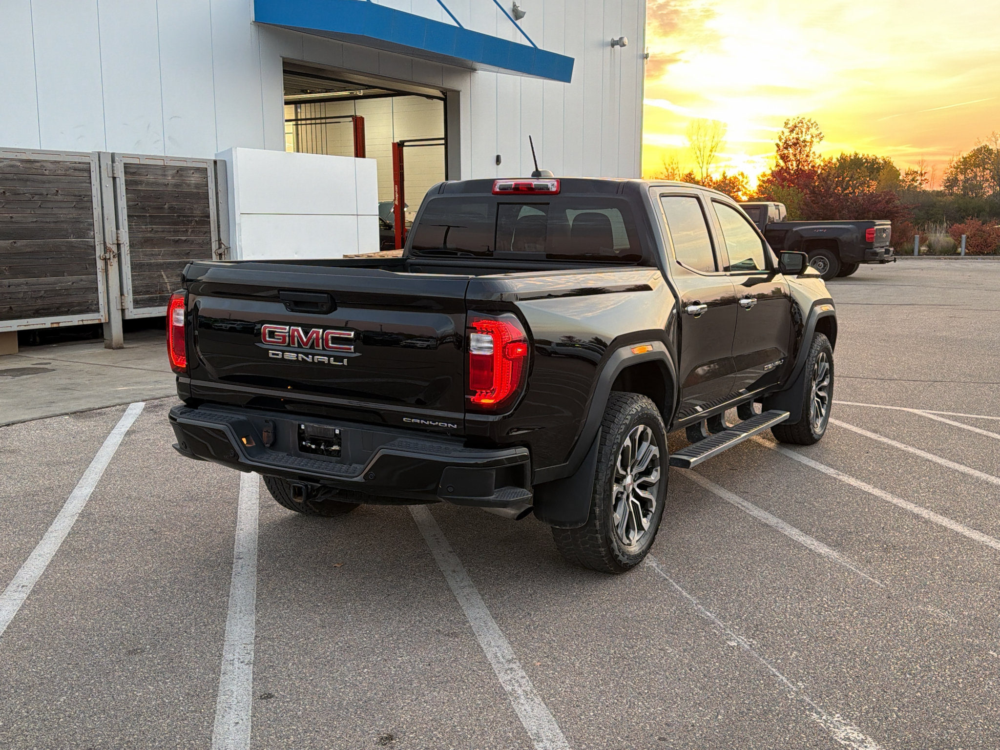 Used 2025 GMC Canyon Denali AWD/4WD image 5