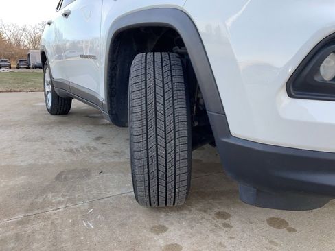 Used 2023 Jeep Compass Latitude image 16