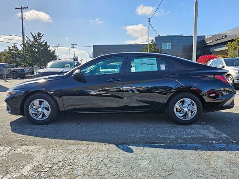 Used 2025 Hyundai Elantra SE image 4