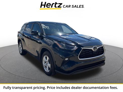Used 2025 Toyota Highlander LE FWD image 1