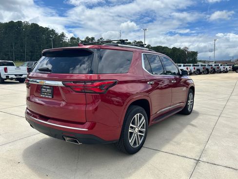 Used 2023 Chevrolet Traverse High Country w/ LPO, 'HIT The Road' Package FWD image 3