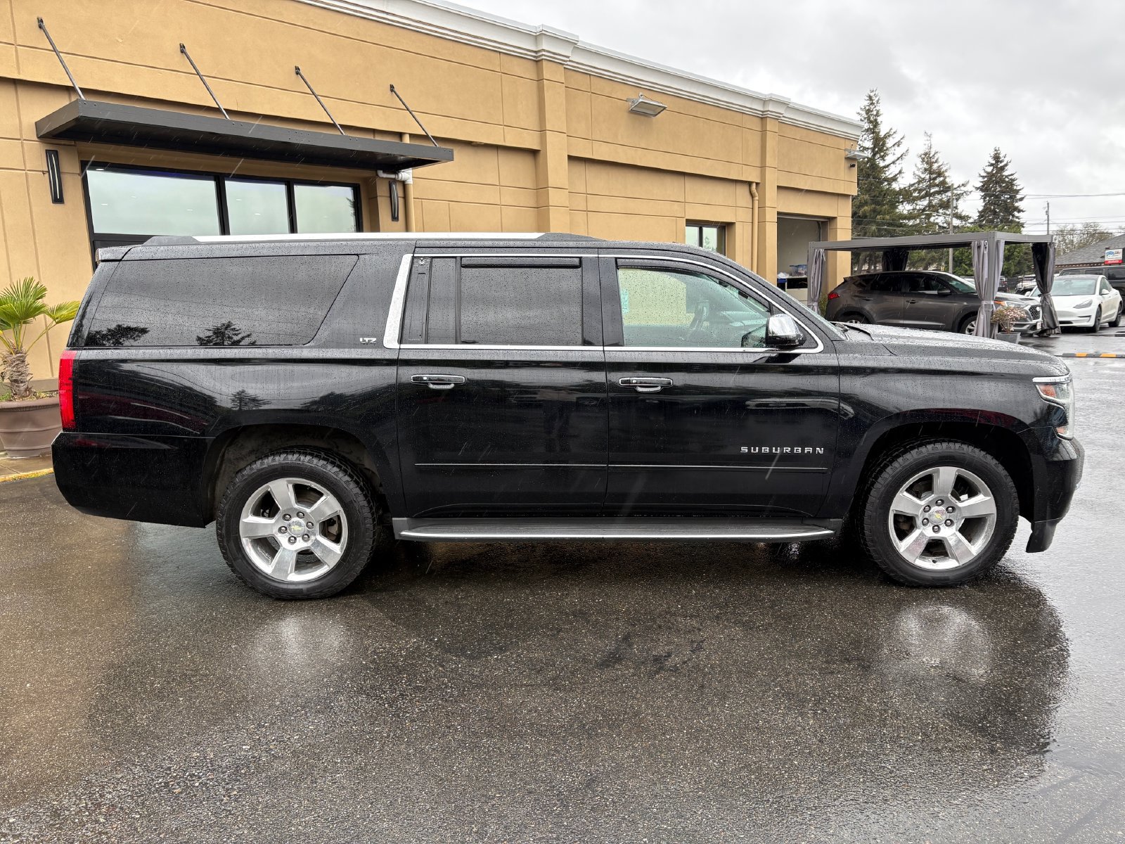 Used 2015 Chevrolet Suburban LTZ AWD/4WD image 8