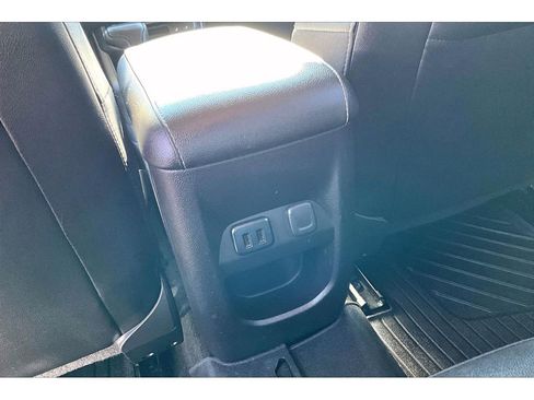 Used 2016 GMC Canyon SLT image 30