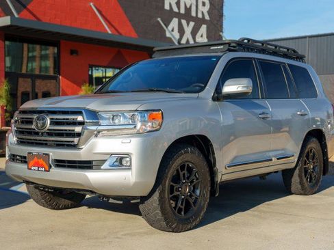 Used 2016 Toyota Land Cruiser image 1