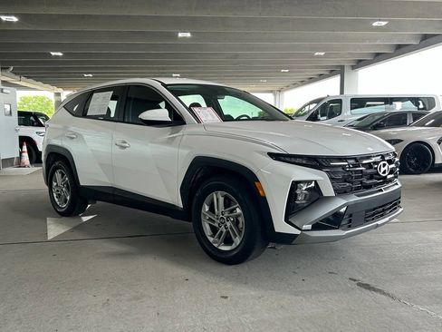 Used 2025 Hyundai Tucson SE FWD image 3