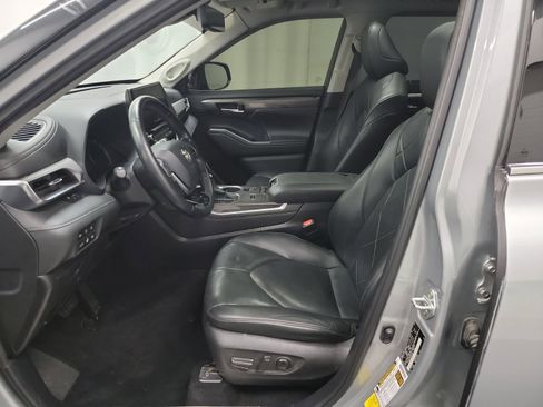 Used 2020 Toyota Highlander Platinum image 12