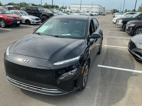 Used 2023 Hyundai Kona SE w/ Cargo Package FWD image 2