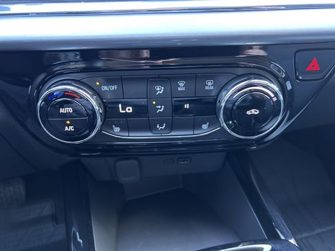 New 2025 Chevrolet Trax LT w/ Driver Confidence Package image 27