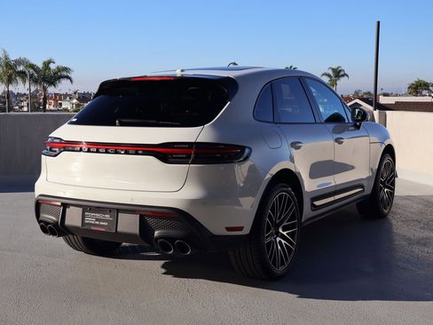Certified 2025 Porsche Macan image 9