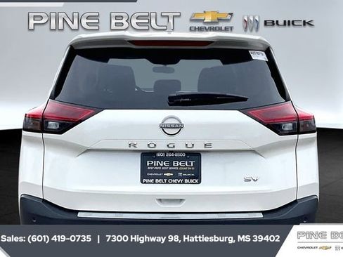 Used 2023 Nissan Rogue SV image 4