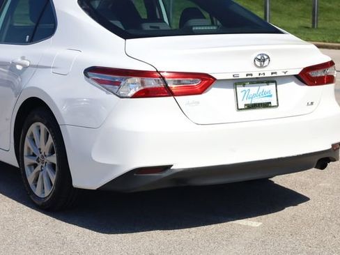 Used 2020 Toyota Camry LE FWD image 6