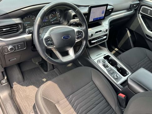 Used 2021 Ford Explorer XLT AWD/4WD image 9