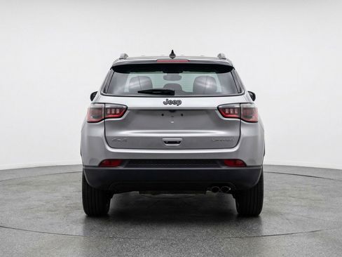 Used 2025 Jeep Compass Limited image 7