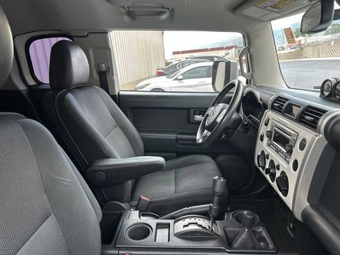 Used 2014 Toyota FJ Cruiser 4WD w/ Convenience Package image 8