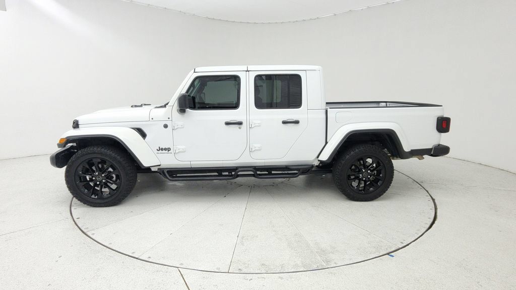 Used 2025 Jeep Gladiator Sport AWD/4WD image 4