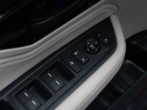 Certified 2025 Honda Odyssey Touring image 17