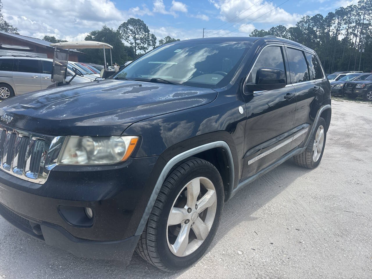 Used 2011 Jeep Grand Cherokee Laredo AWD/4WD image 3