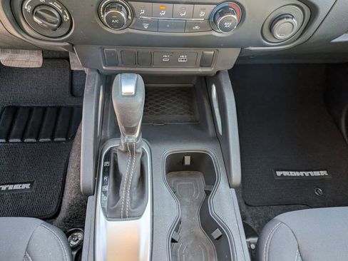Used 2022 Nissan Frontier SV w/ Graphics Package image 19