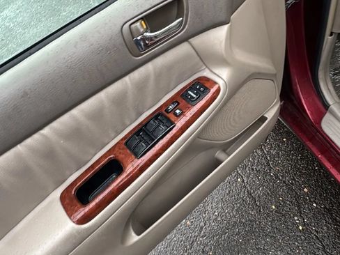 Used 2005 Toyota Camry LE FWD image 10