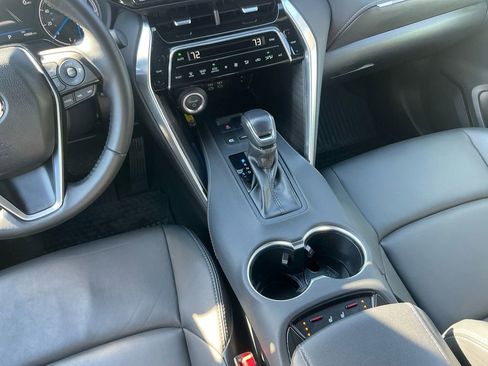 Used 2023 Toyota Venza Nightshade image 20