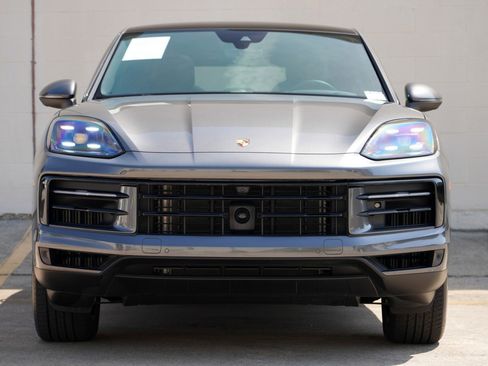 Used 2024 Porsche Cayenne Coupe AWD/4WD image 7