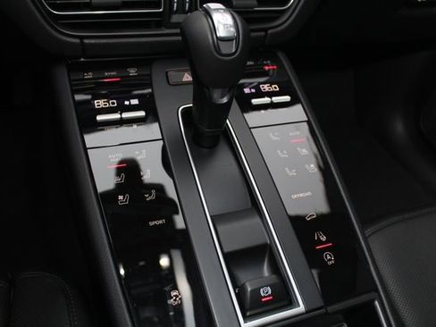 New 2026 Porsche Macan image 16