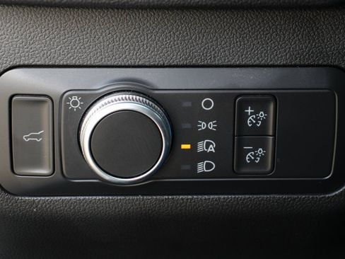 Used 2022 Ford Escape SE w/ SE Sport Appearance Package image 19