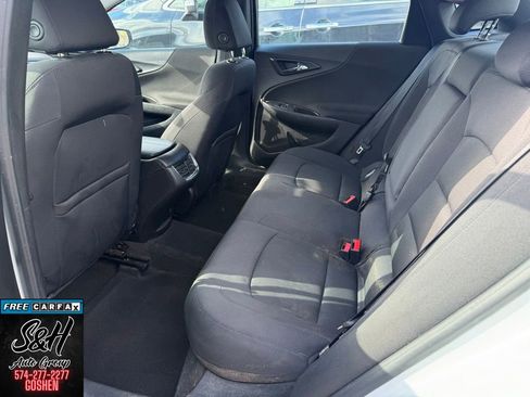 Used 2017 Chevrolet Malibu LT FWD image 5