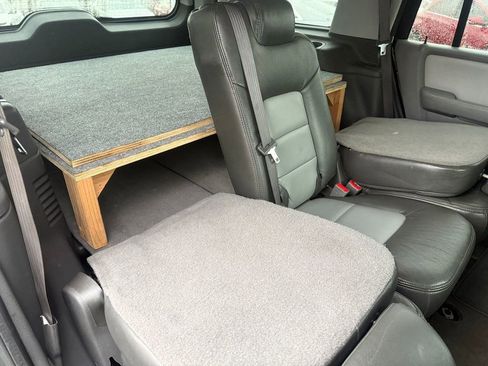 Used 2005 Ford Expedition XLT image 17