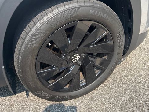 Used 2024 Volkswagen Atlas Cross Sport SE AWD/4WD image 20