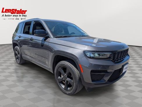 Used 2023 Jeep Grand Cherokee Altitude AWD/4WD image 7