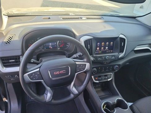Used 2024 GMC Terrain SLE image 15