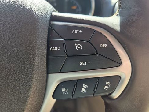 Used 2018 Jeep Grand Cherokee Overland RWD image 30