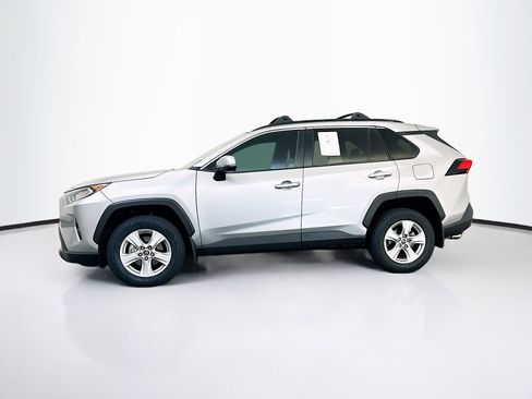 Used 2019 Toyota RAV4 XLE w/ Convenience Package AWD/4WD image 4