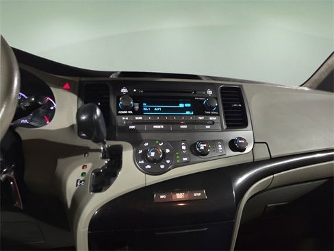 Used 2011 Toyota Sienna LE image 11