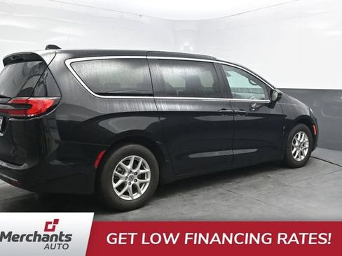 Used 2025 Chrysler Pacifica Select FWD image 8