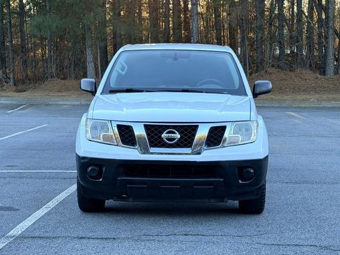 Used 2019 Nissan Frontier S image 2
