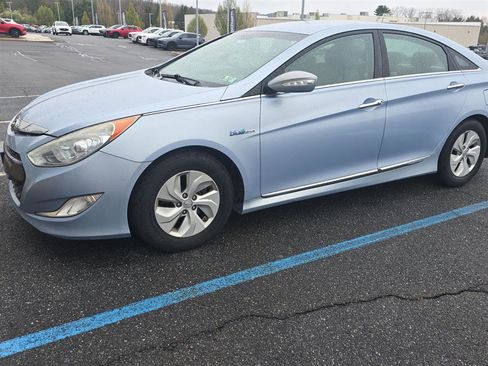 Used 2014 Hyundai Sonata Hybrid FWD image 2