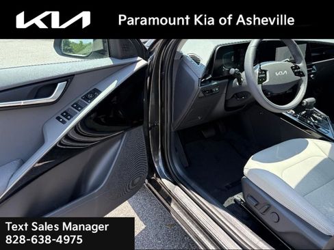 New 2025 Kia Niro EX image 16