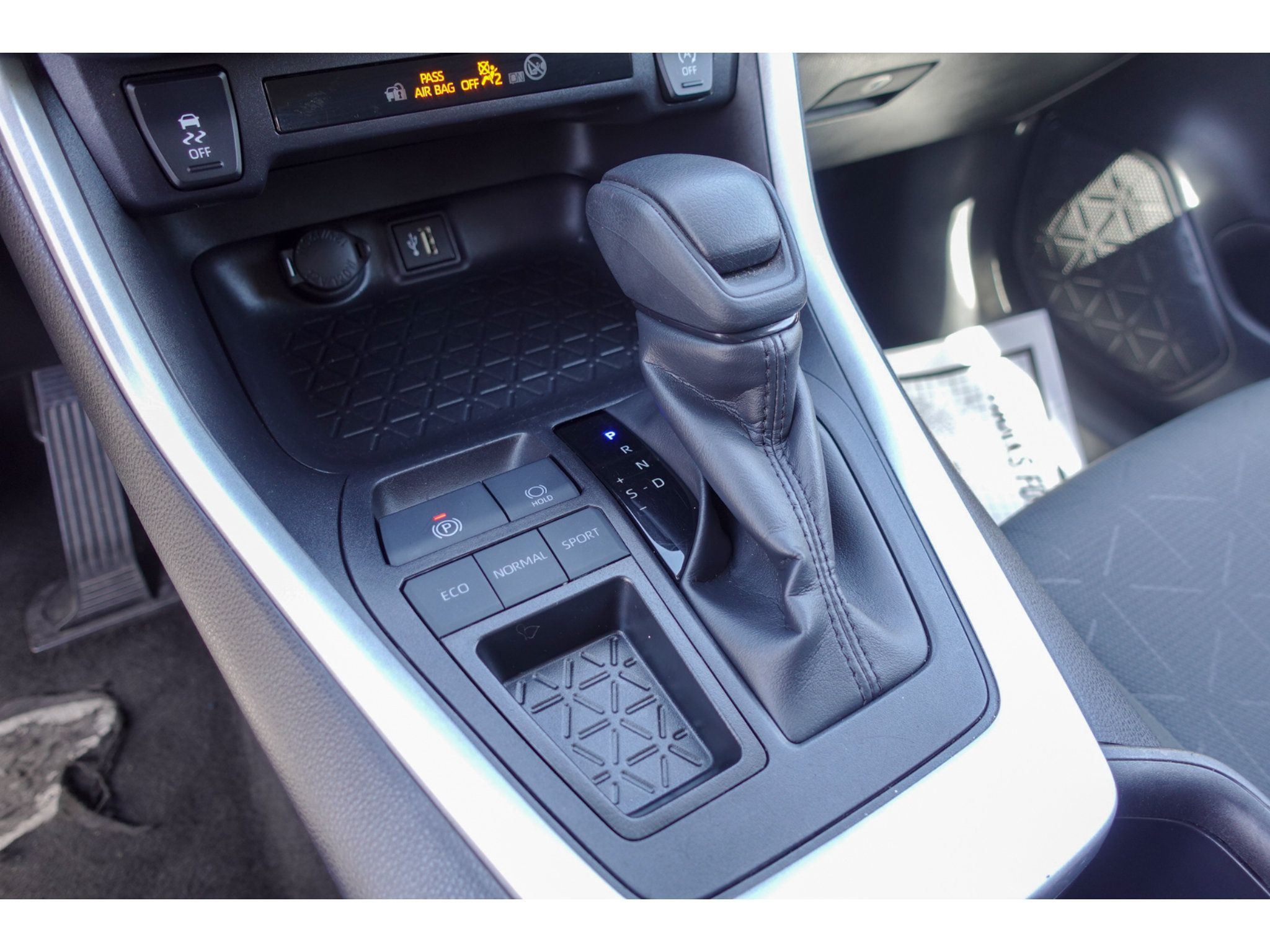 Used 2025 Toyota RAV4 XLE FWD image 18