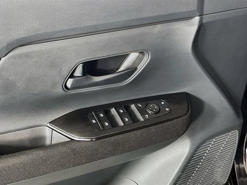 Used 2025 Nissan Kicks S FWD image 18