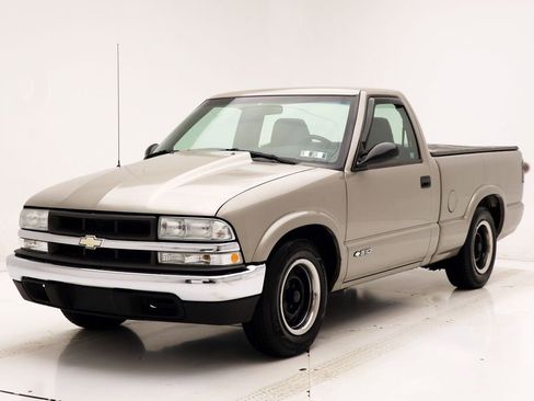 Used 2002 Chevrolet S10 Pickup 2WD Regular Cab w/ Preferred Equipment Group image 5