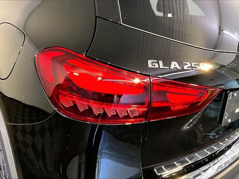 New 2026 Mercedes-Benz GLA 250 4MATIC image 5